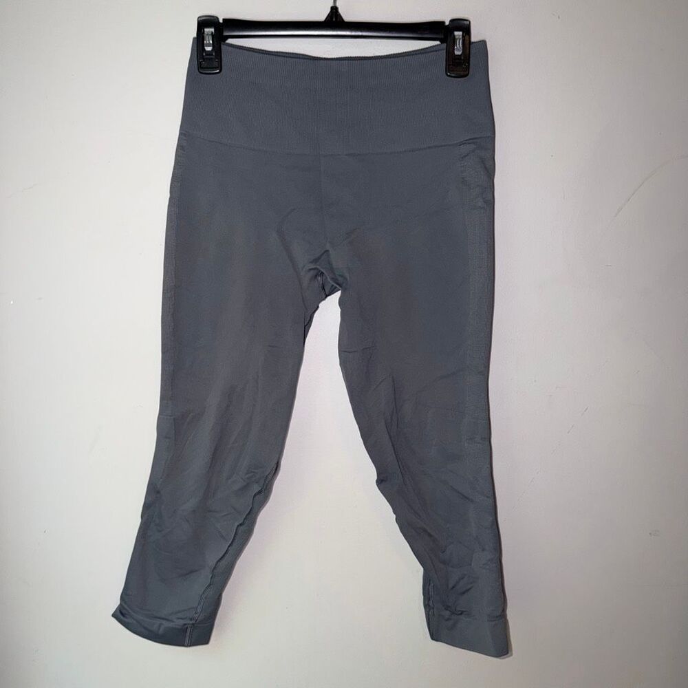 Lululemon ribbed compression cropped capri gray leggings size 10